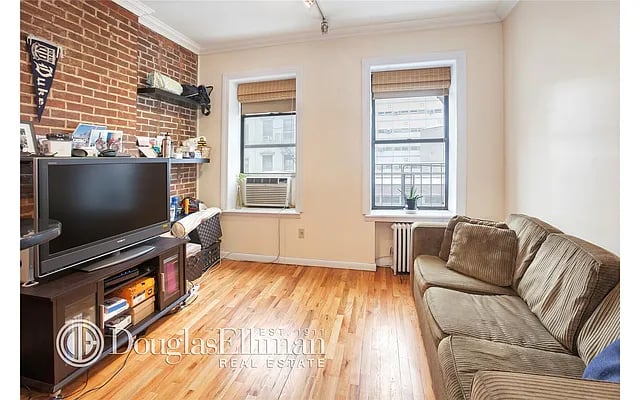 438 West 49th Street Unit: 4D