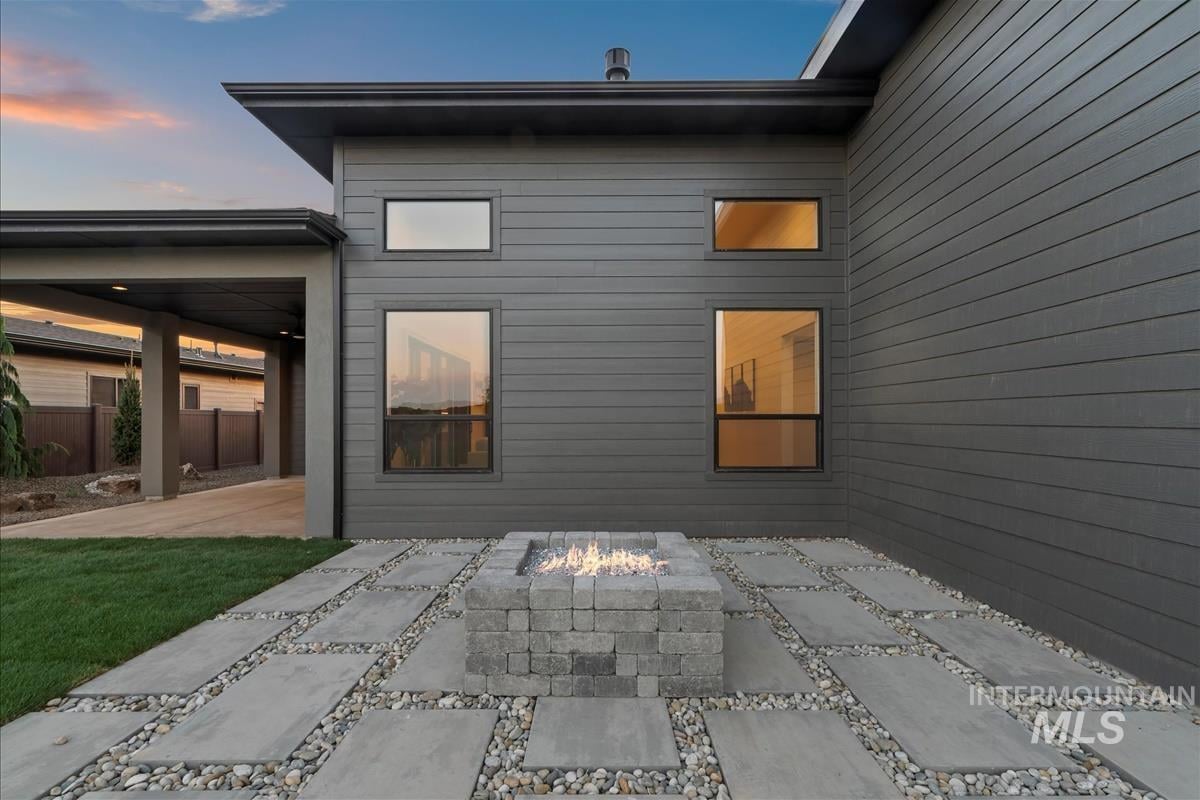 Exceptional New Build in the Star Foothills