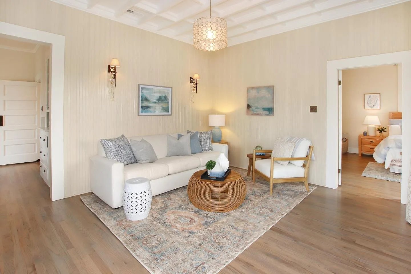 212 Hollister Ave
