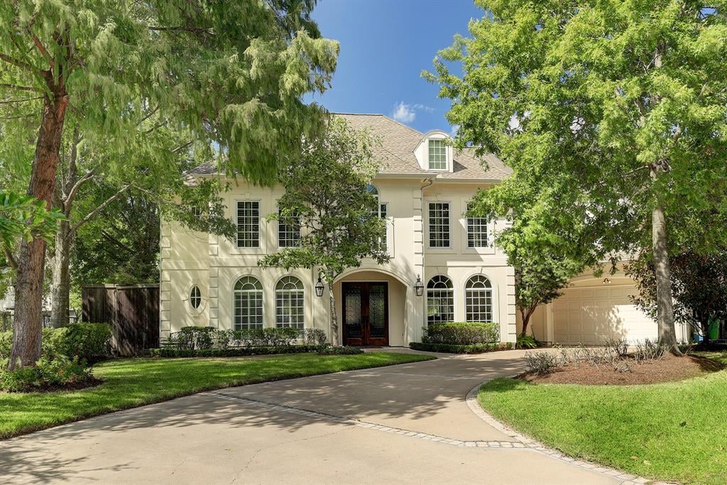 1 Braeswood Ct