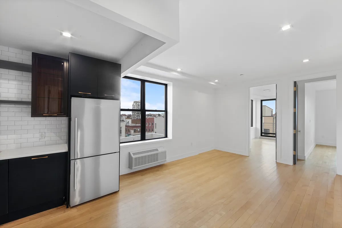 709 Hart Street Unit: 4D
