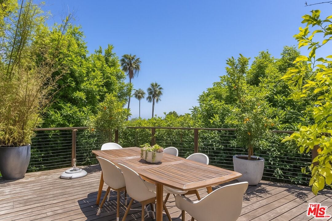 Halo Crest, Queens Rd, 90069