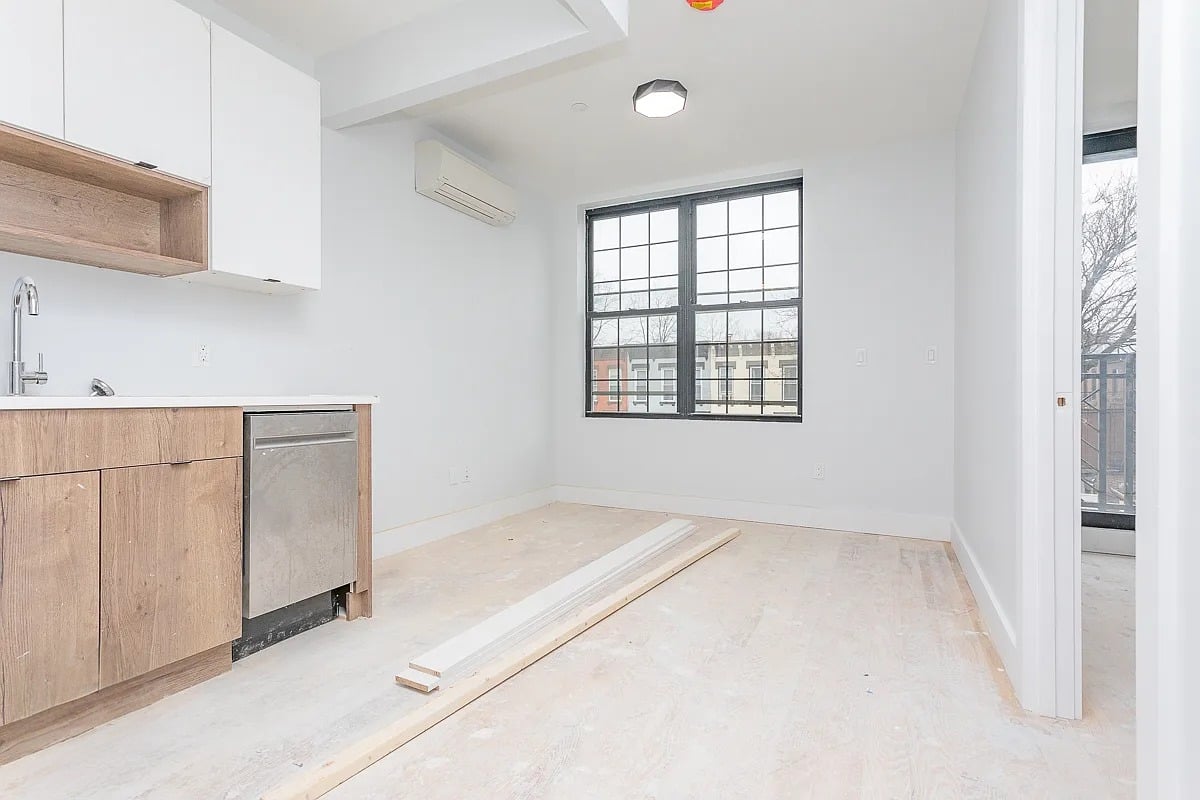 771 Lexington Ave 2F