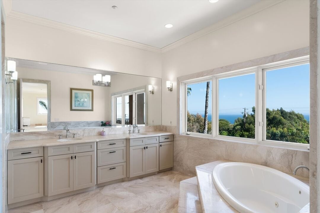 Puesta Del Sol St, 90265