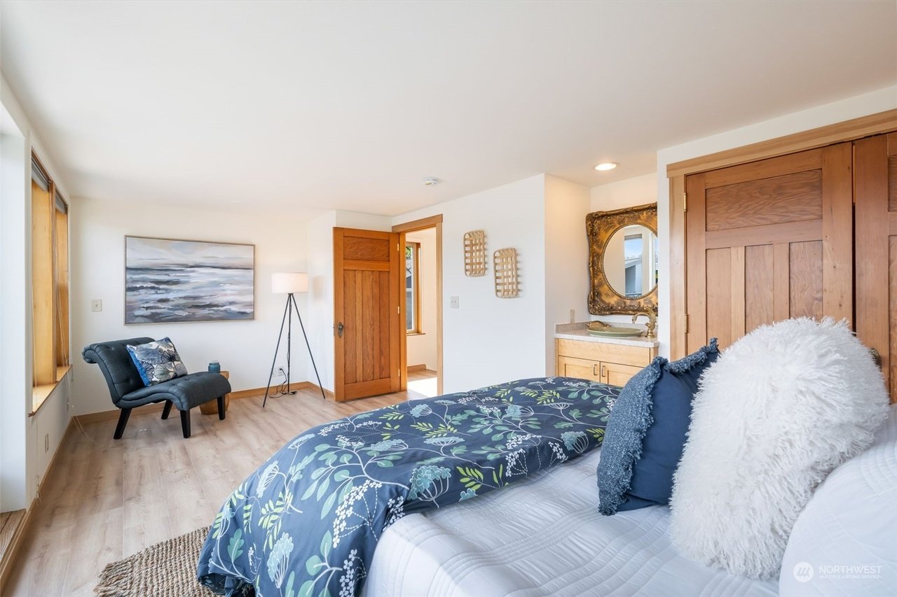 2770 Westlake Ave N #1