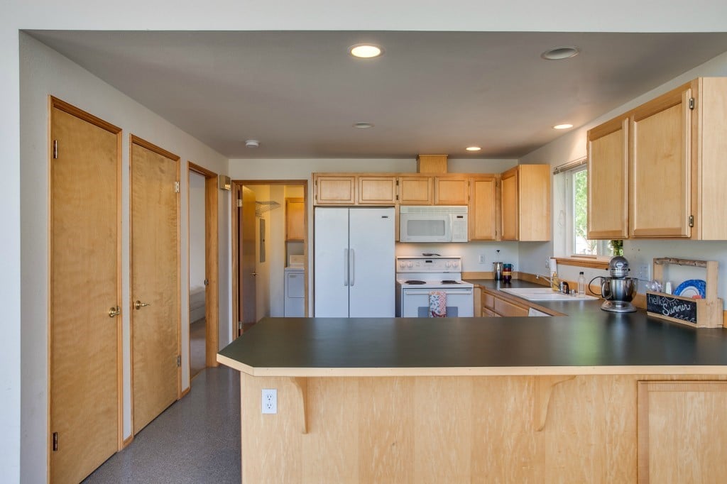 325 W Emerson