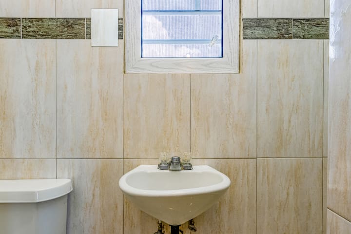 Beach House Apt 2 • 1BR + Terrace • Steps to Beach - Airbnb