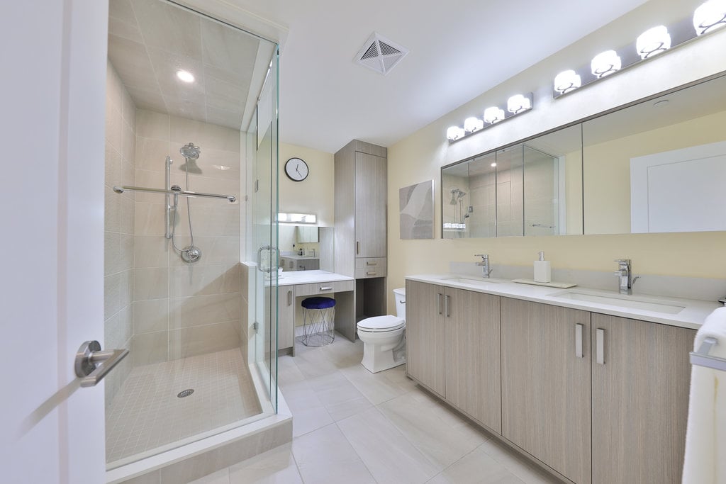 GR17-1575 Lakeshore Rd W