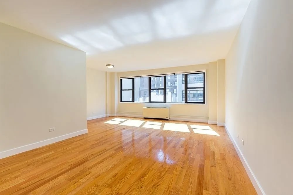 141 East 33rd St Unit: 8C