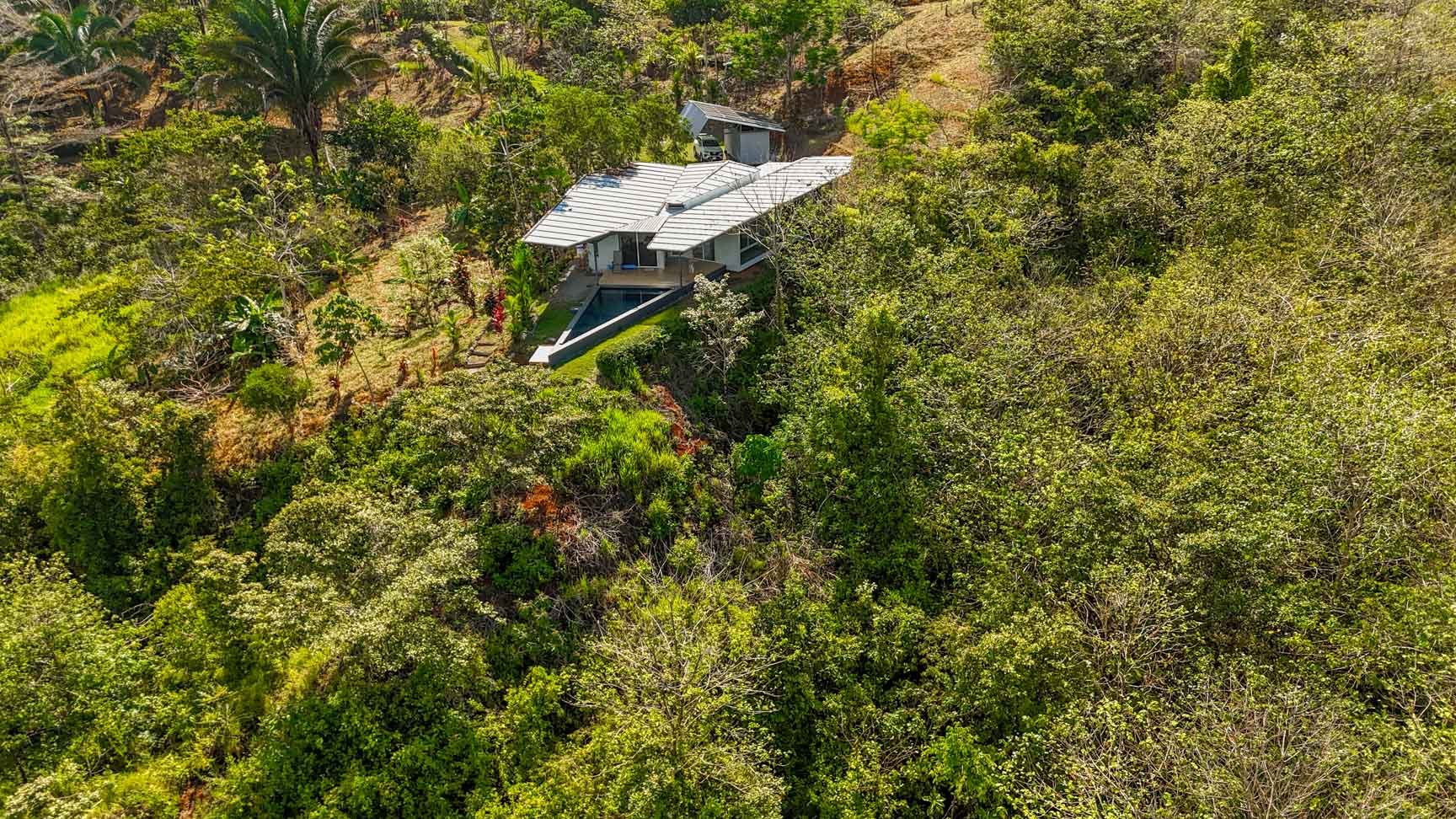 32-Acre Self-Sustainable Off-Grid Farm Near Ojochal with House, Solar Power & River