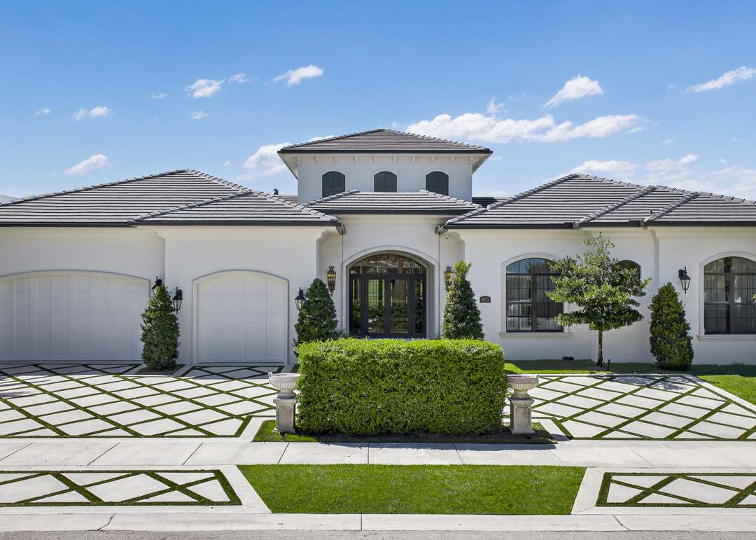 4013 Country Club Ln