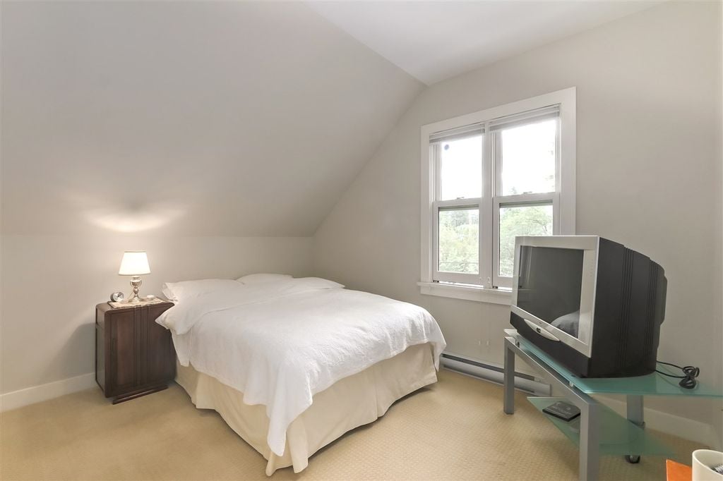 91 E 27th Ave