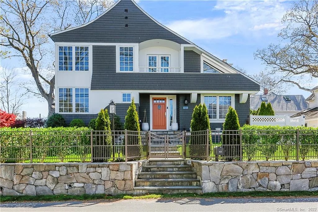 42 Pine Point Rd