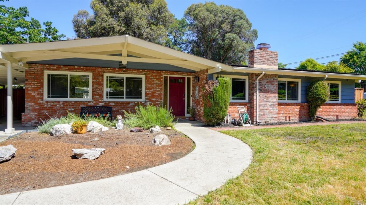 8 Vartan Ct