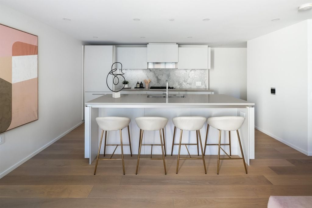 889 Pacific St, #305