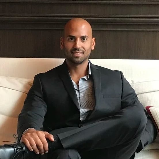 Jonathan Guzman Edgewater, NJ Real Estate Agent Headshot