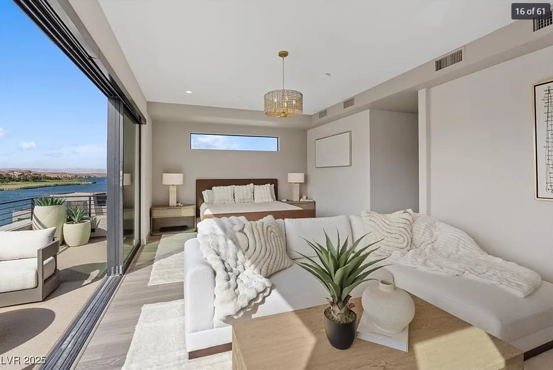 Extraordinary Waterfront Home in Vegas ! 