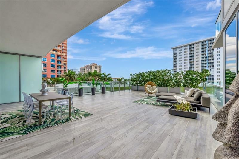 2200 N Ocean Blvd: Unit S303