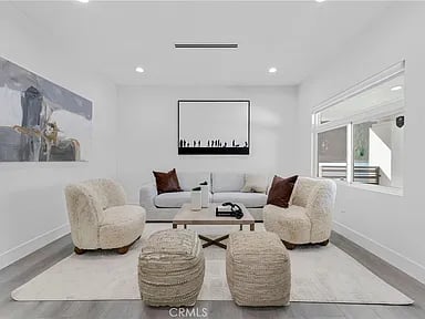 1626 Winona Blvd