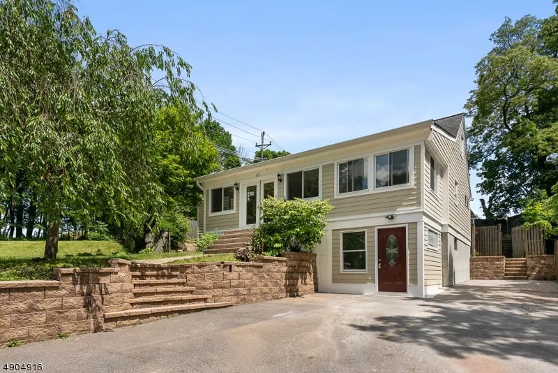 65 Hillairy Ave