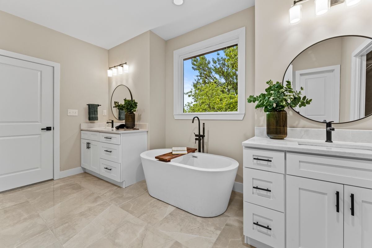Completed New Construction Ranch in Saint Albans Vineyards