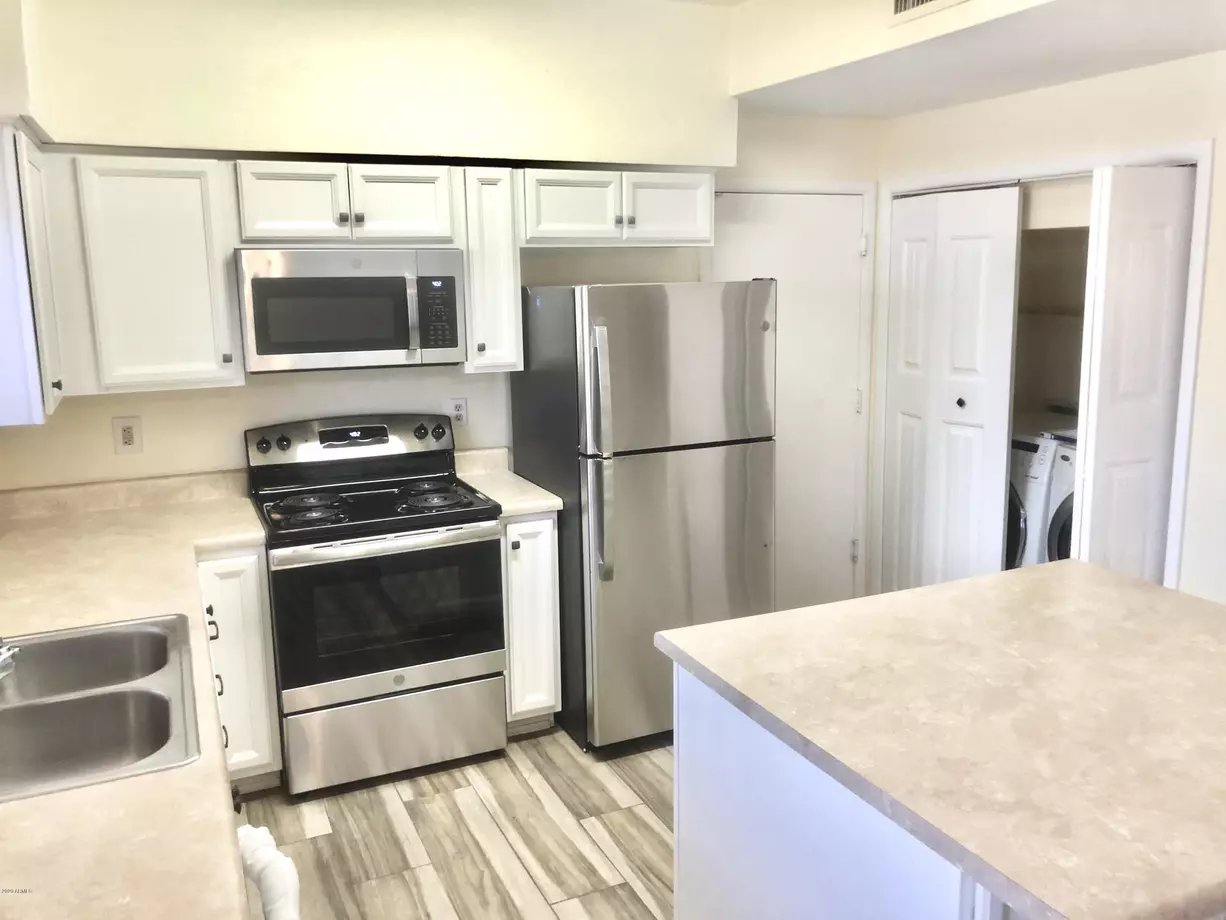 4546 E Villa Theresa Dr