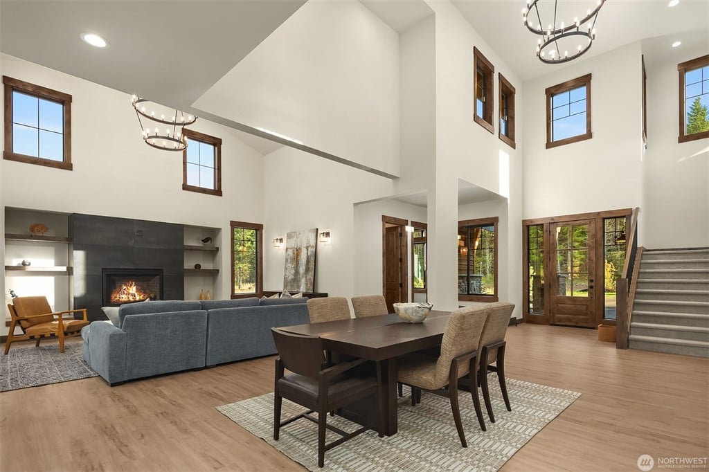 421 Southern Star Ln