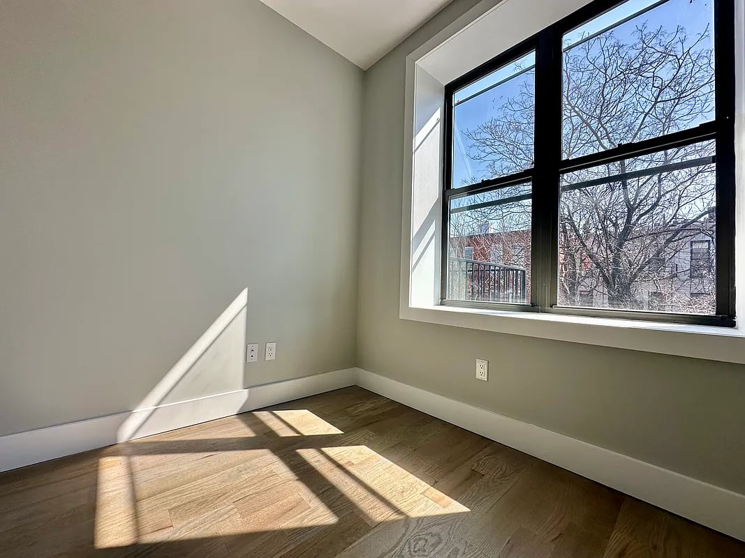 254 Melrose St 4B