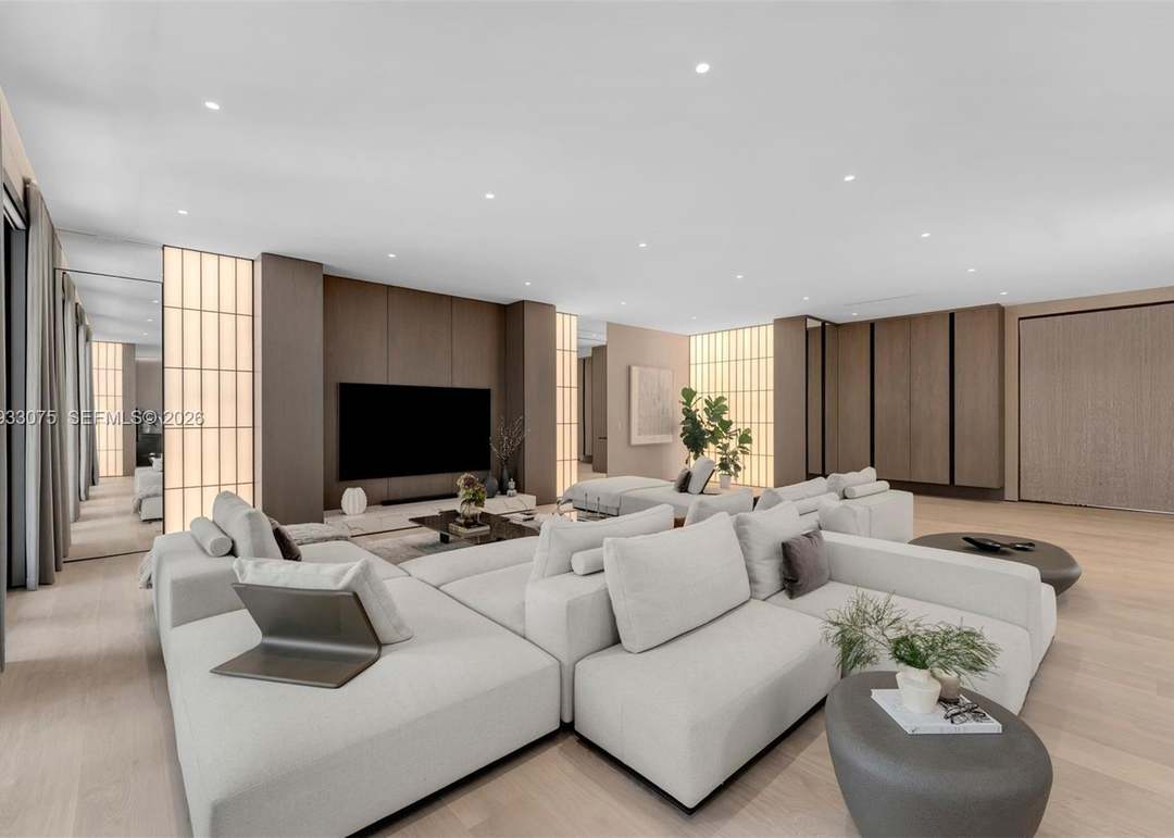 661 Melaleuca Ln
