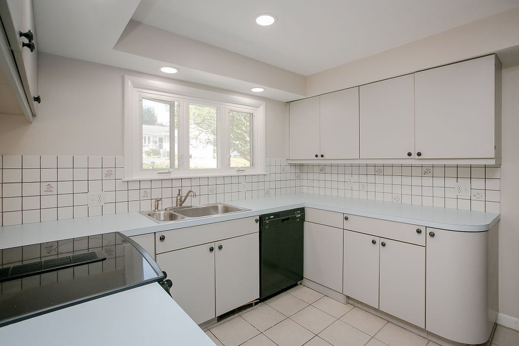 2 Sherri Lane, Middletown RI, 02842