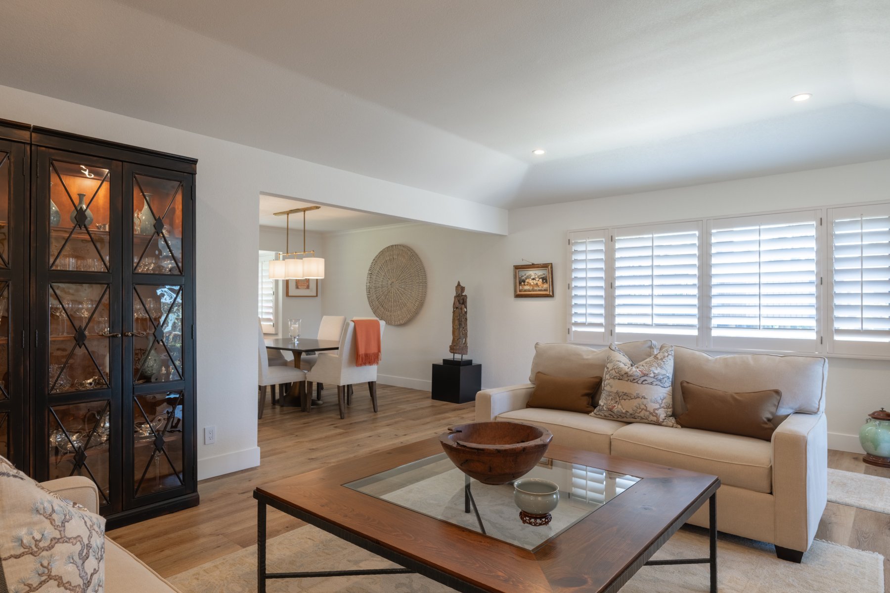 Refined Del Mesa Carmel Living - 275 Del Mesa