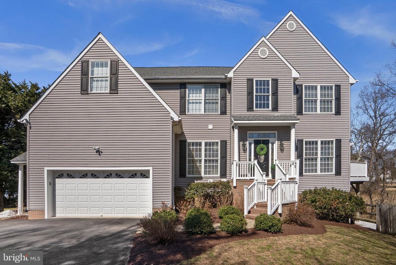 889 Lynch Dr