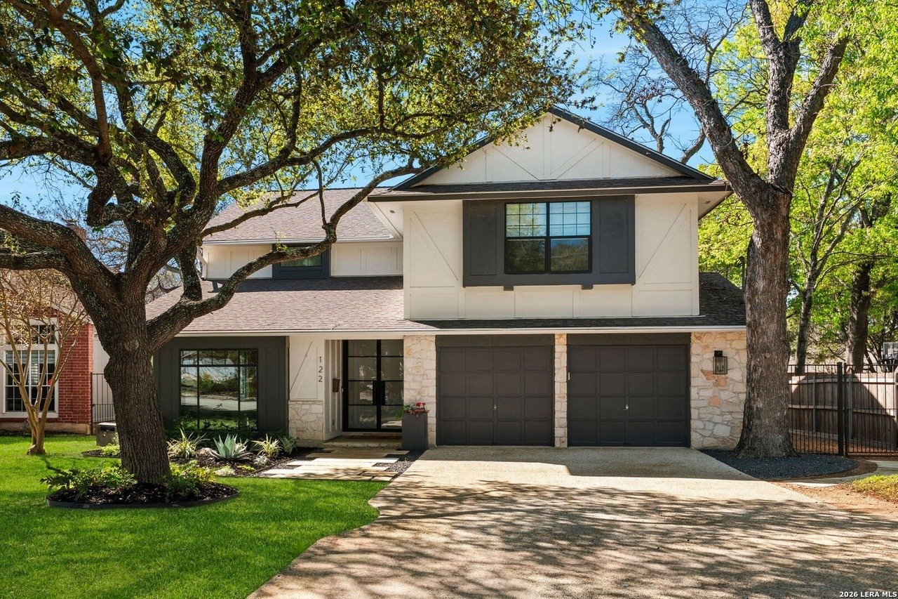 122 W Edgewood