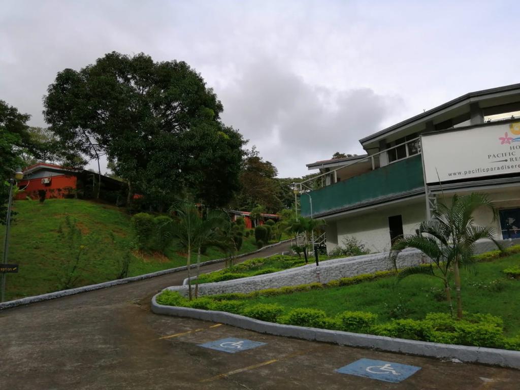 PARADISE PACIFIC RESORT