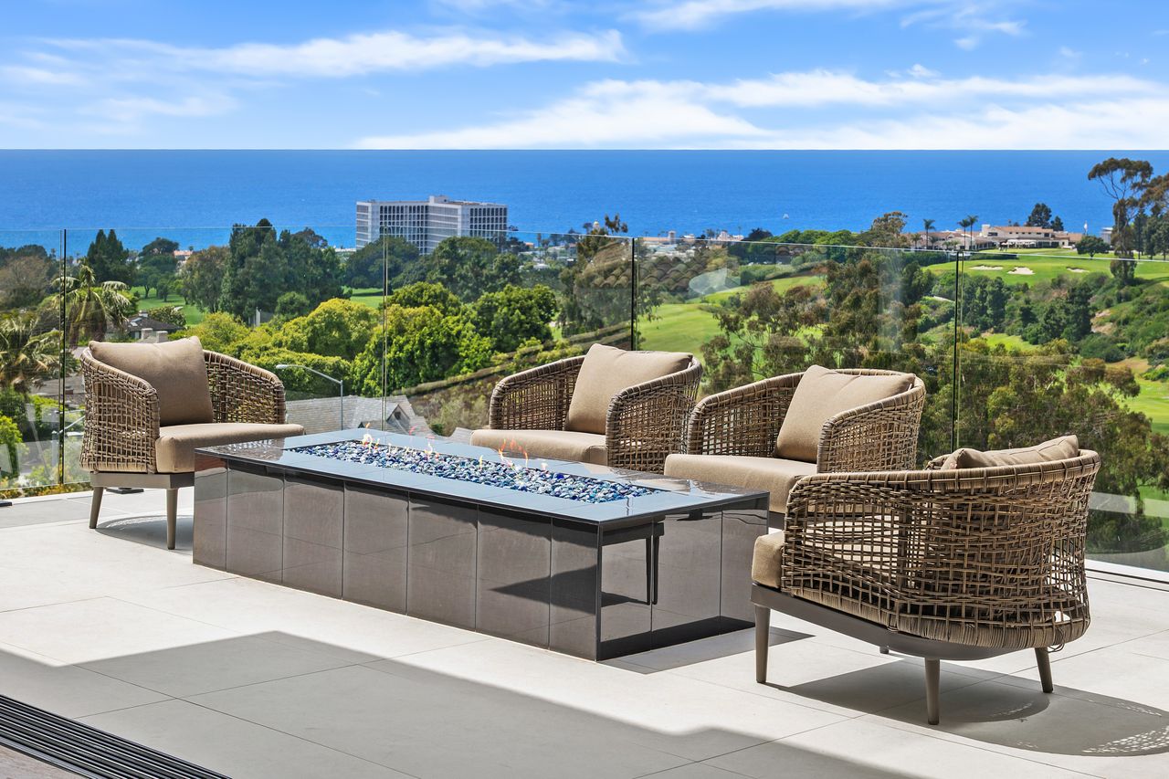 6627 Muirlands Dr, La Jolla, CA 92037
