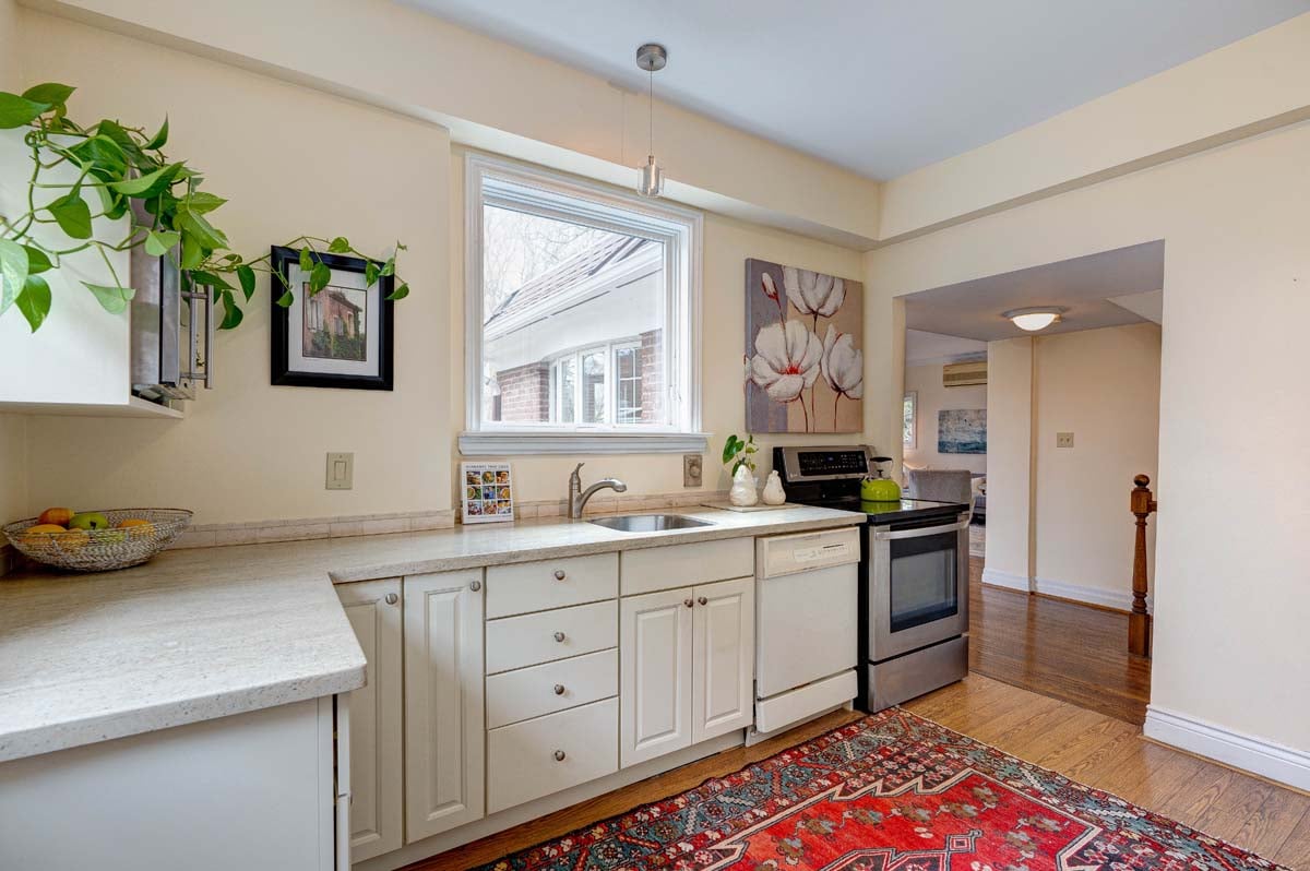 141 Glencairn Ave
