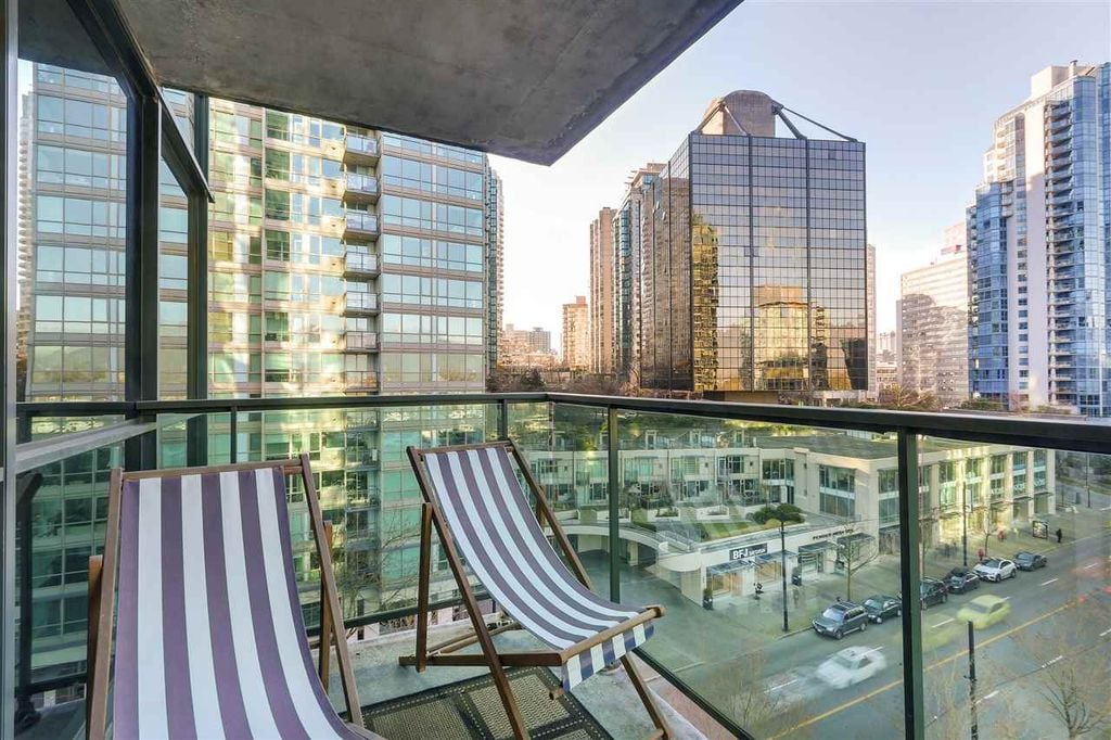 555 Jervis St, #705