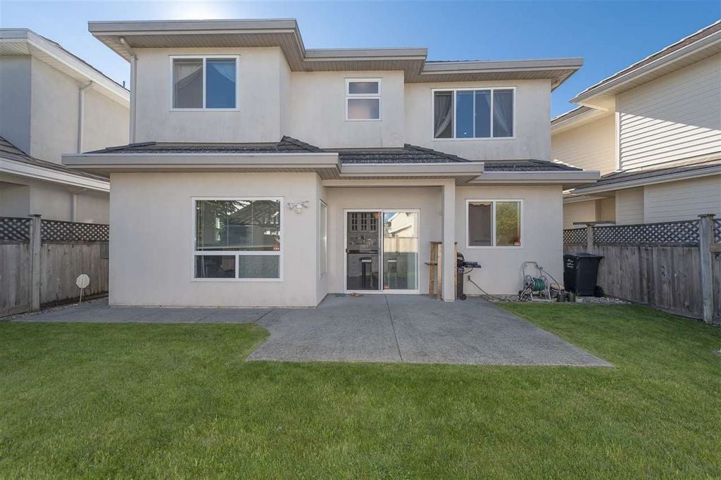 9260 Pauleshin Cres