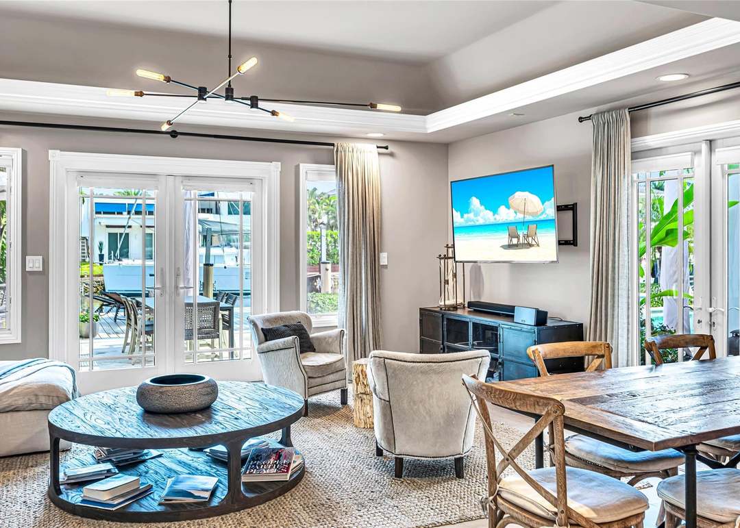 166 Royal Palm Dr