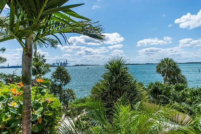 520 Brickell Key Dr #A1616
