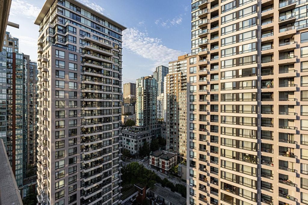 977 Mainland St, #2304