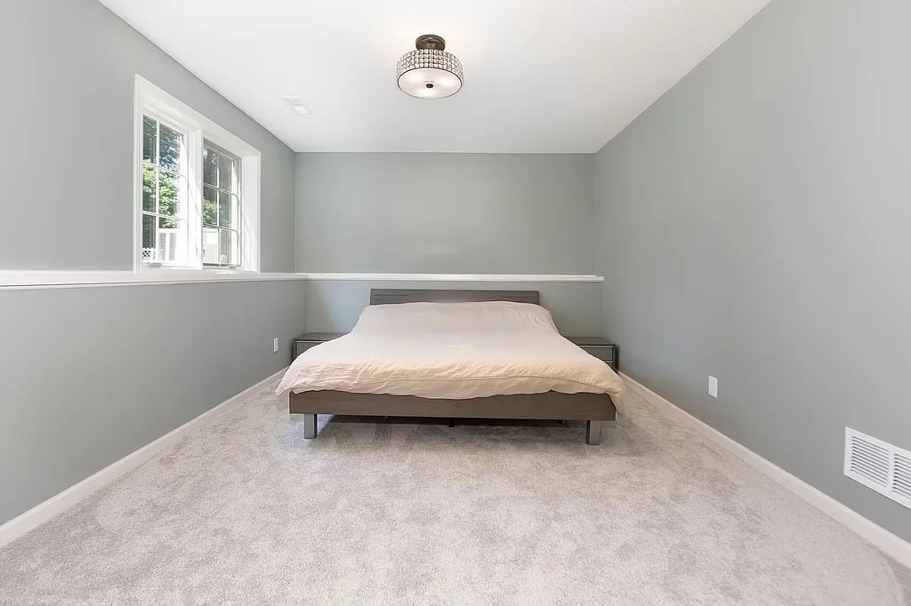 96 Maple Ln