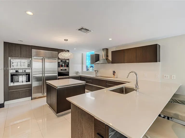 17001 Collins Ave # 2508