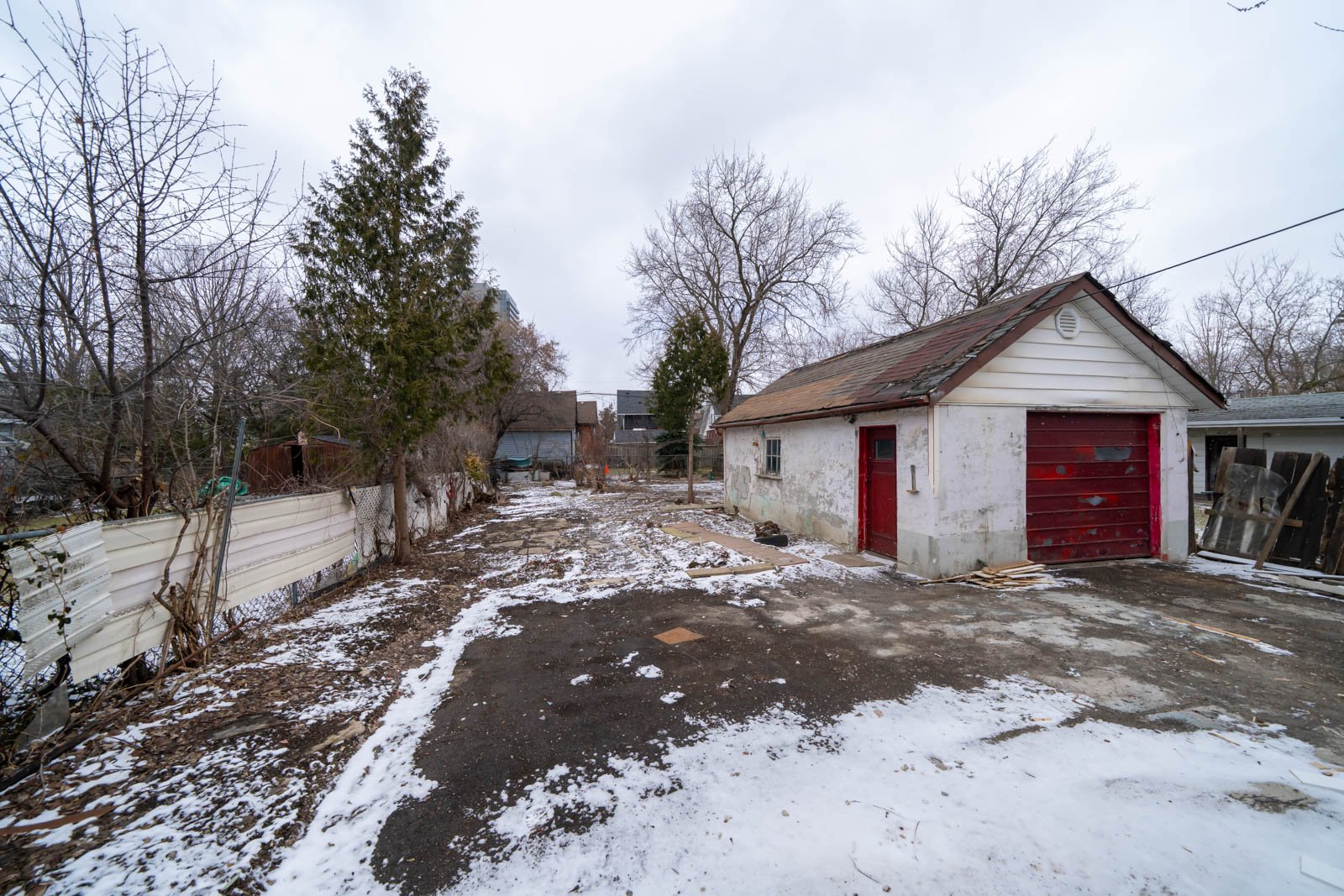 46 McMurchy Ave N