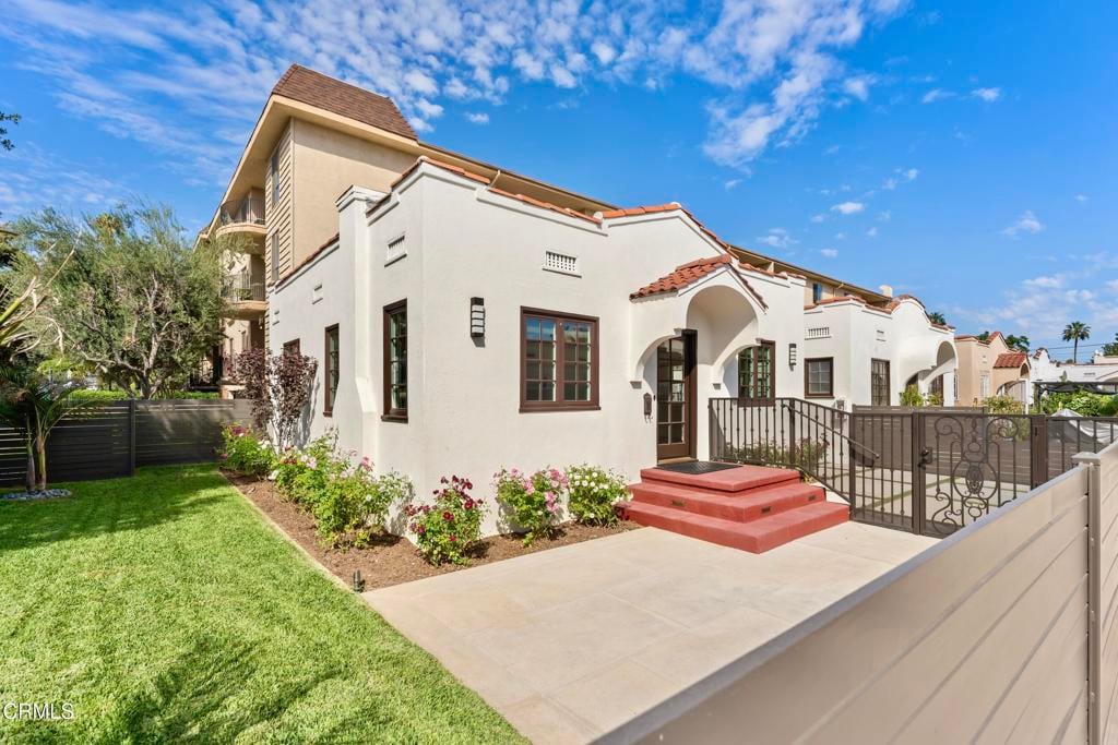 520 SOUTH LOS ROBLES AVENUE, BUNGALOW 1, Pasadena, CA 91101