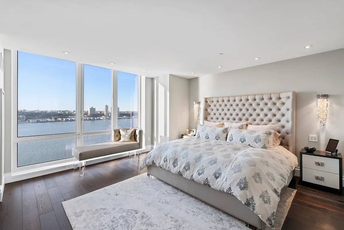 60 Riverside Blvd #2102