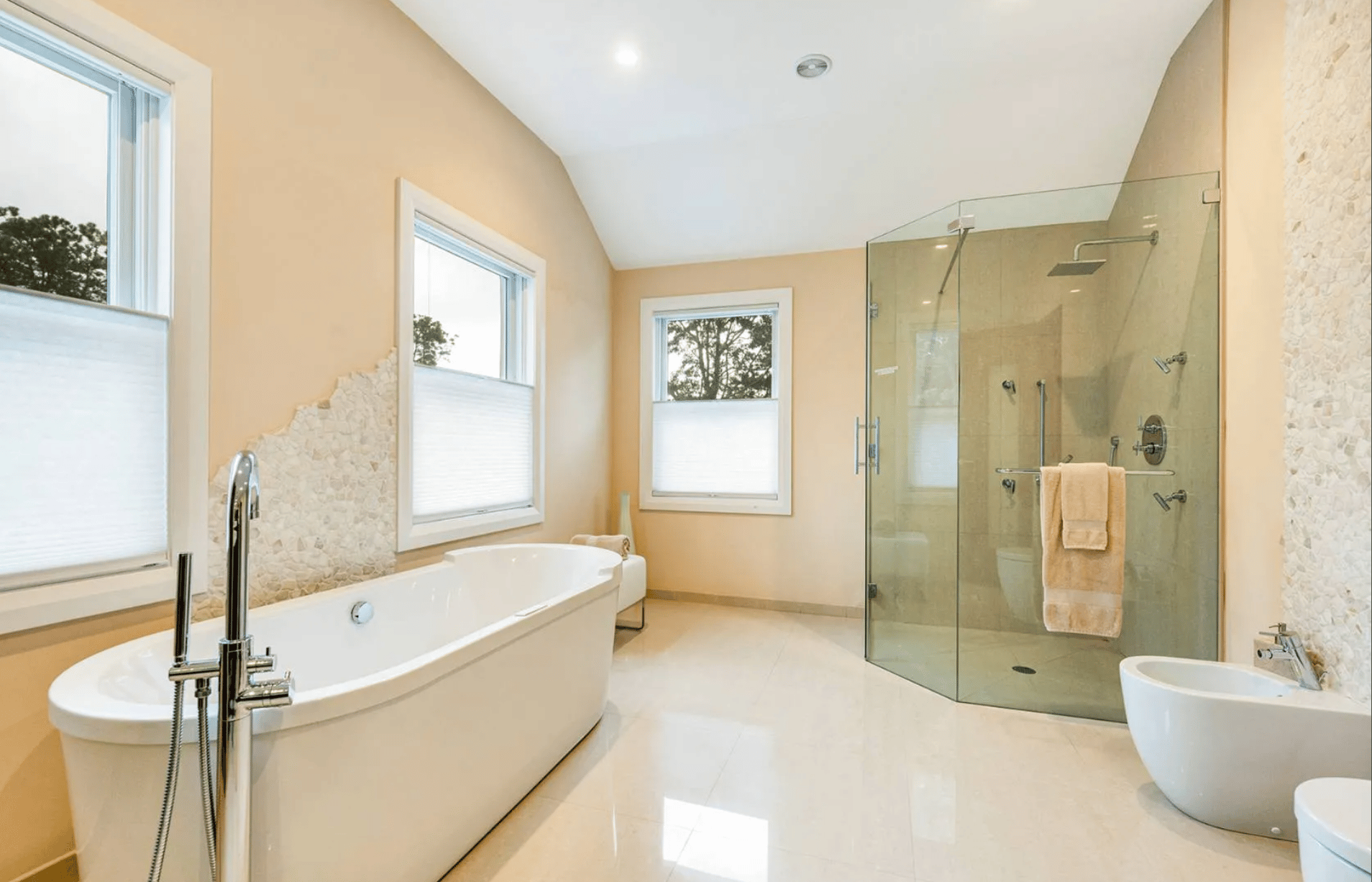 38 Cheviot Rd, Southampton, NY 11968