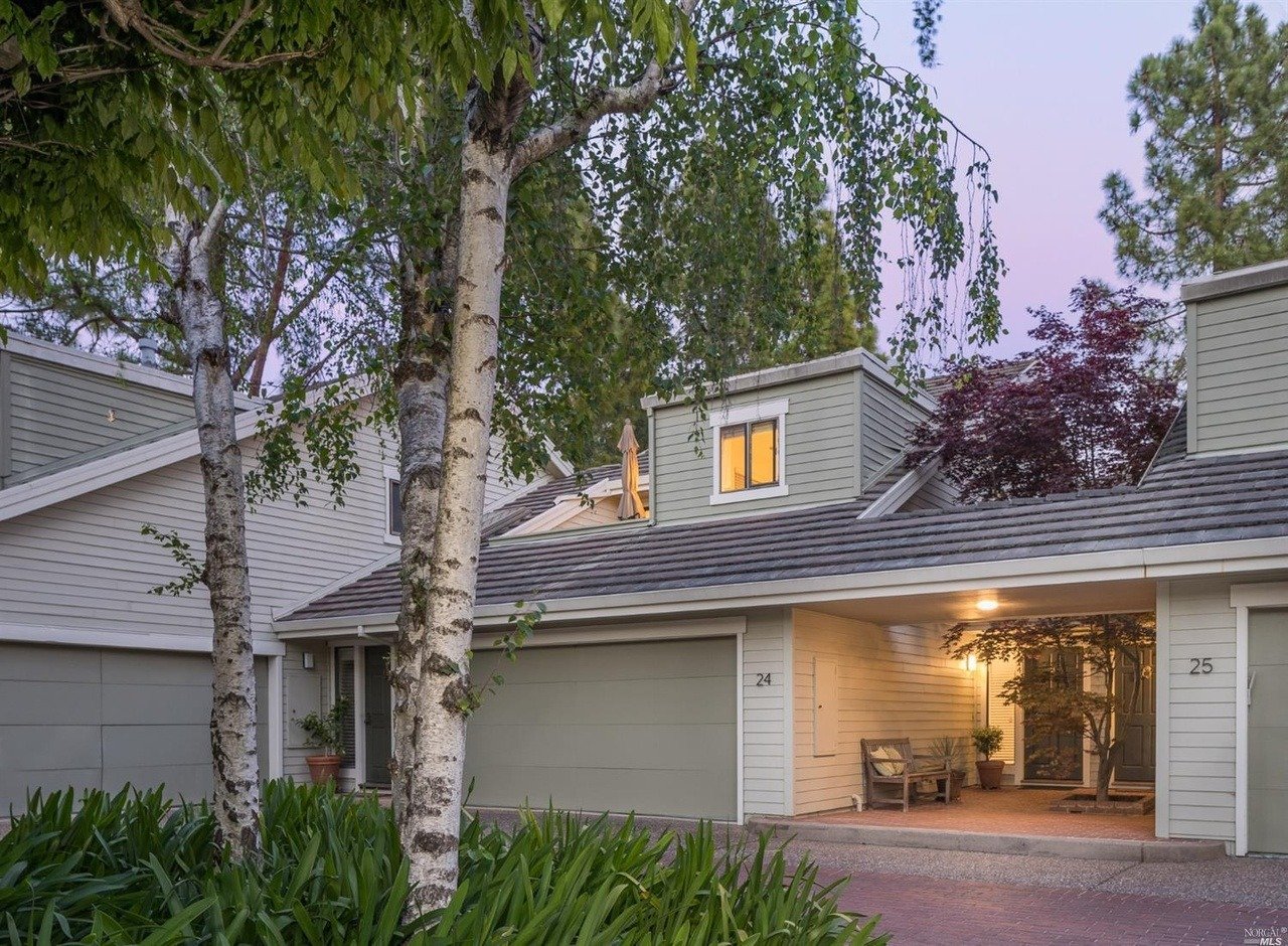 24 Eucalyptus Knoll St
