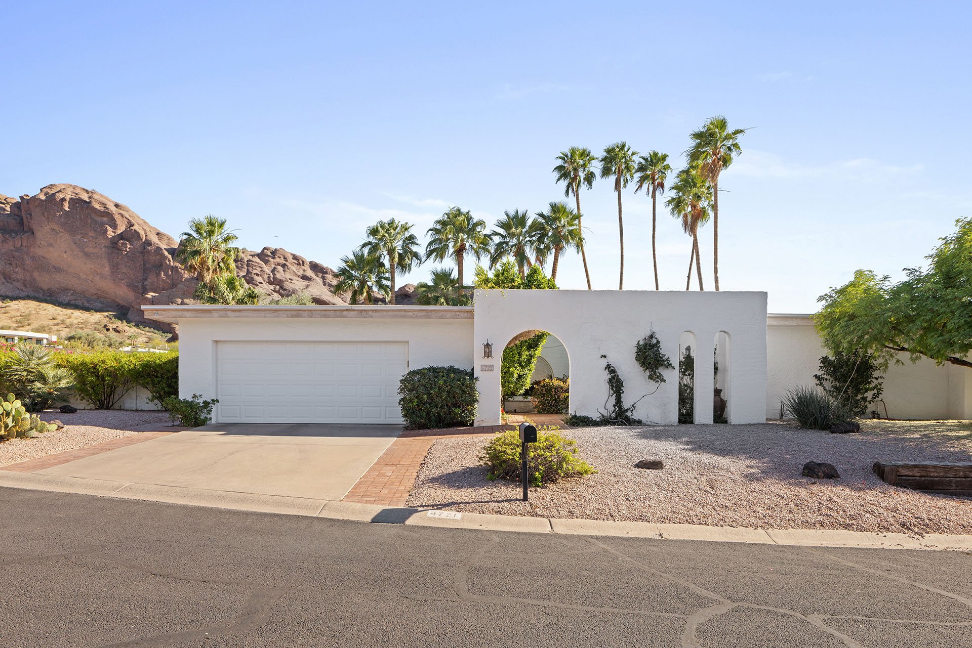 4721 E RANCHO Drive