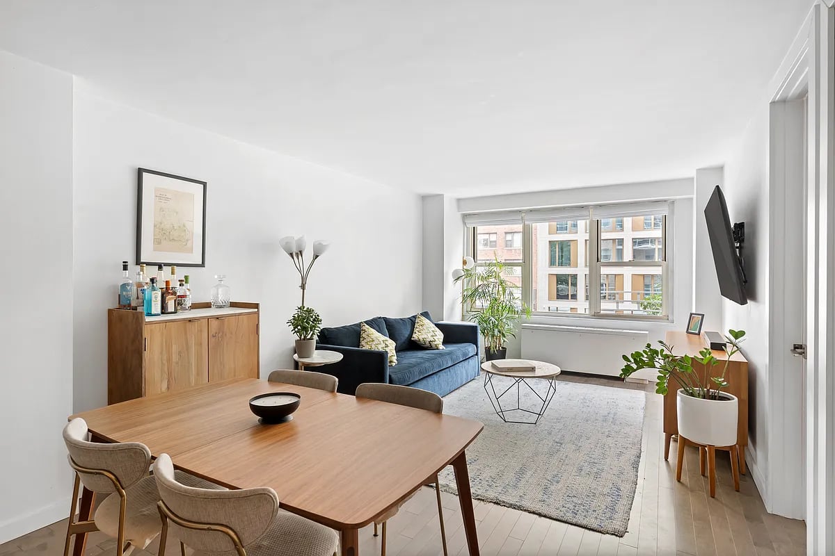 305 East 24th Street Unit: 3B